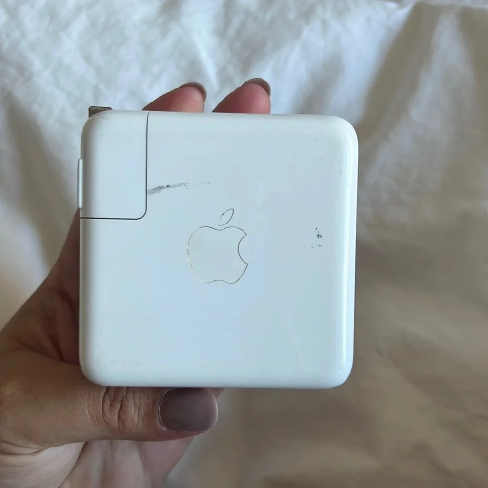Apple USB-C Power Adapter 61W for MacBook